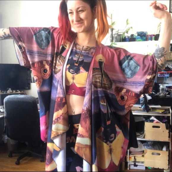 Fluttery Drips Draped Robe - Picture 3 of 8